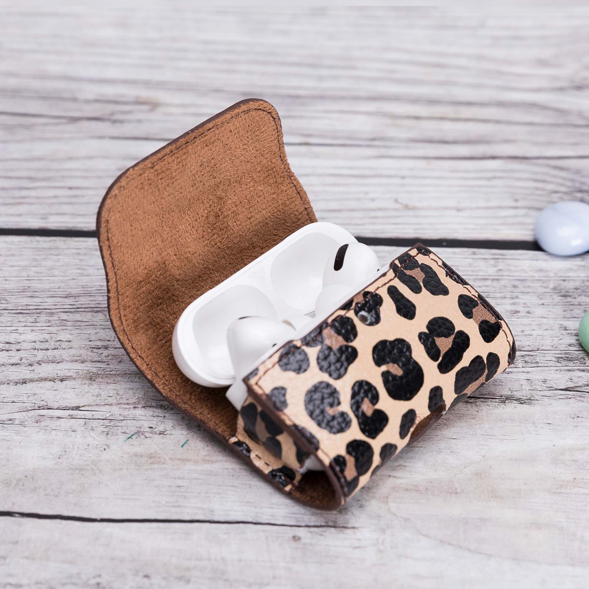 Mai Magnet Leather Case for AirPods Pro - LEOPARD PATTERNED - saracleather