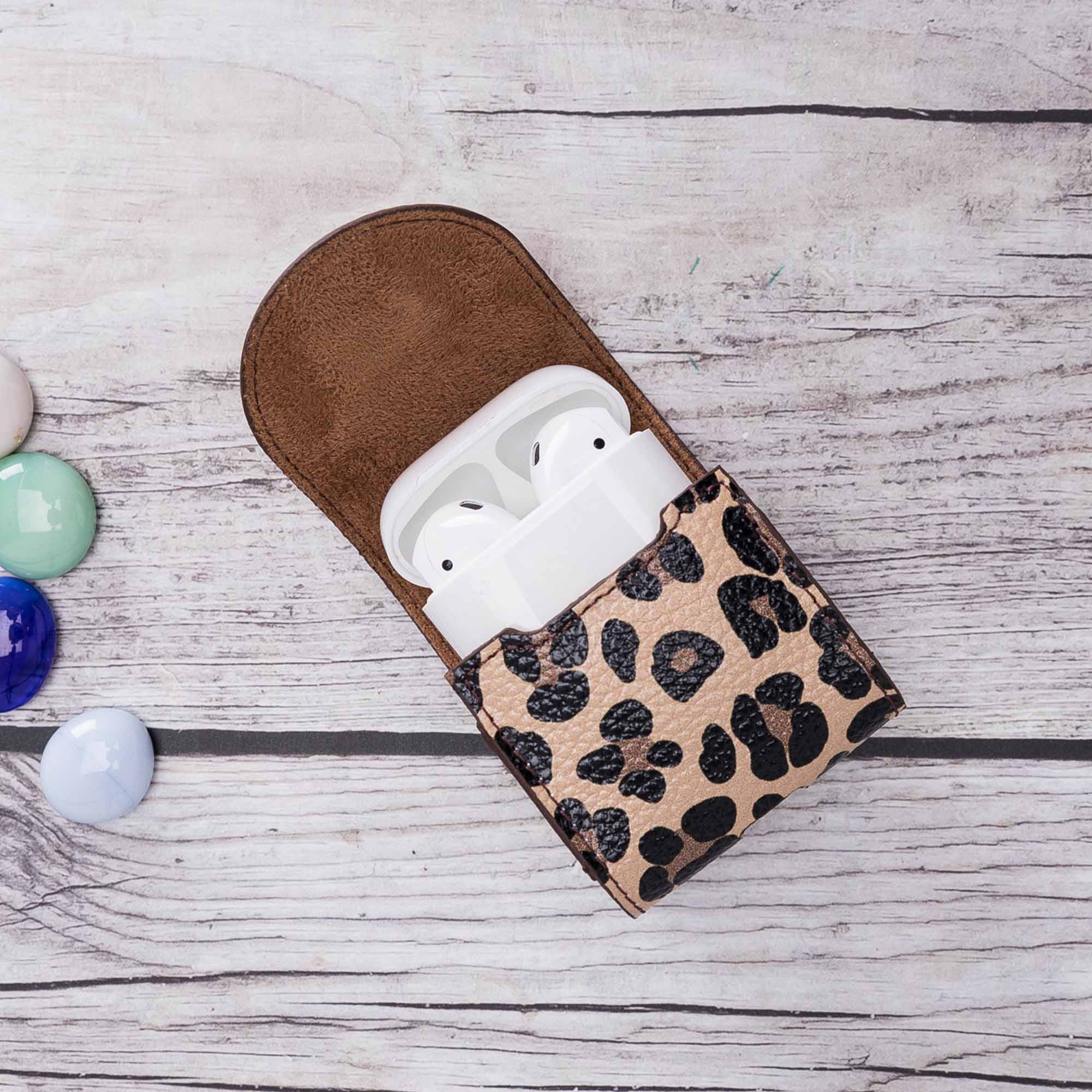 Mai Magnet Leather Case for AirPods 1 & 2 - LEOPARD PATTERNED - saracleather