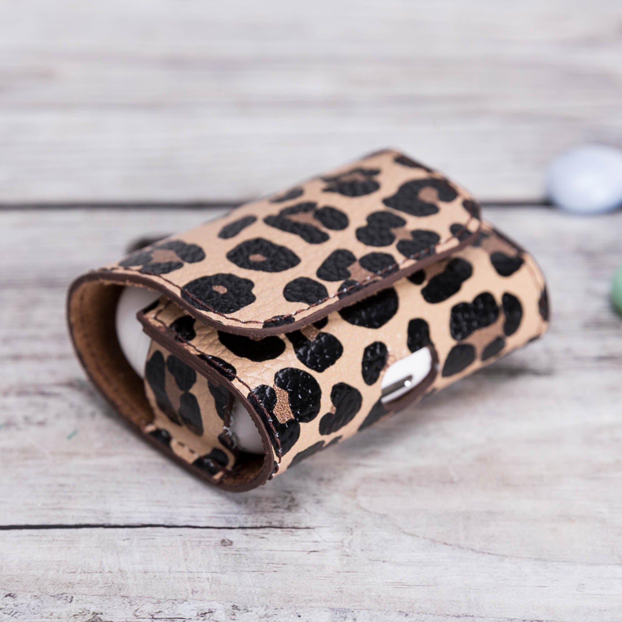 Mai Magnet Leather Case for AirPods Pro - LEOPARD PATTERNED - saracleather