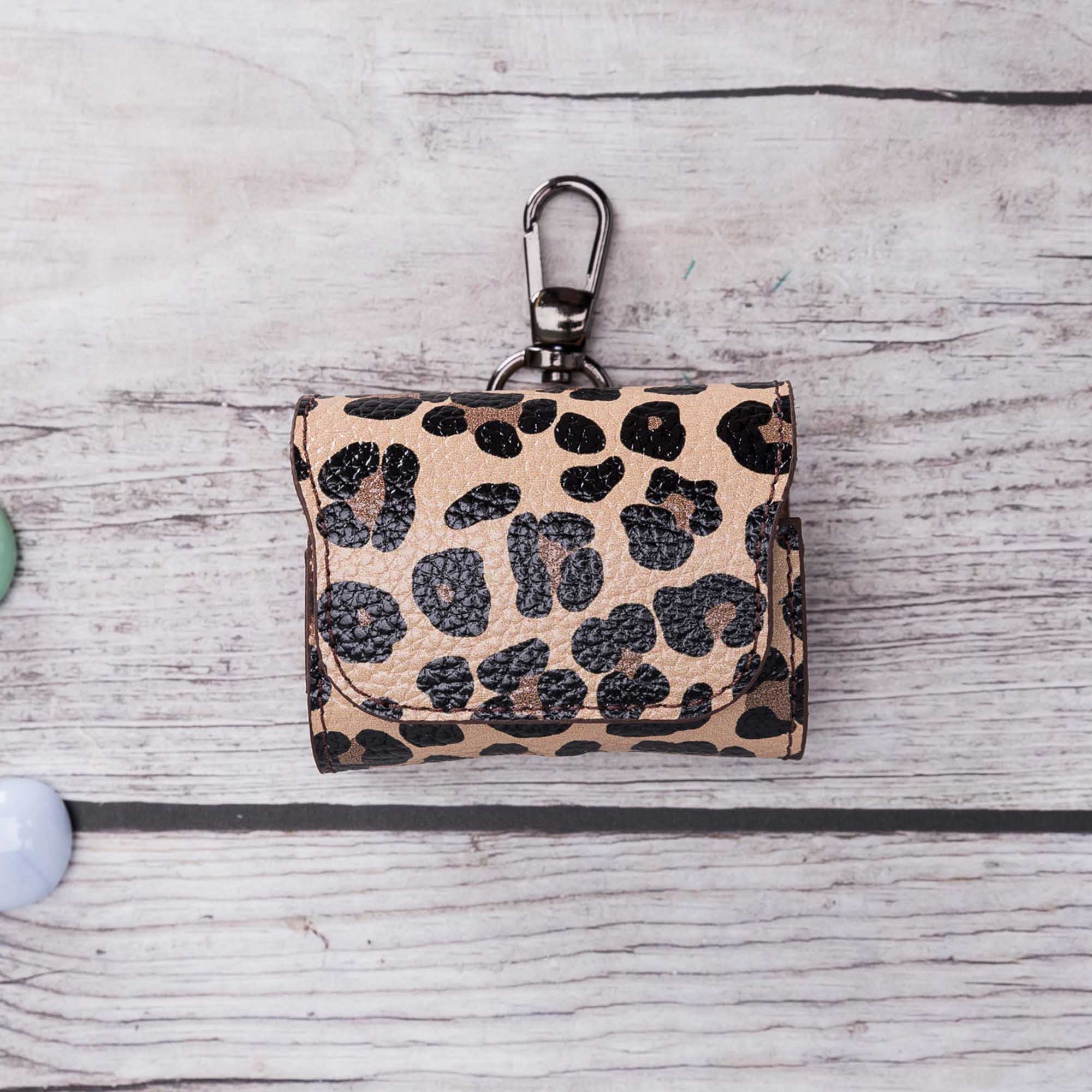 Mai Magnet Leather Case for AirPods Pro - LEOPARD PATTERNED - saracleather